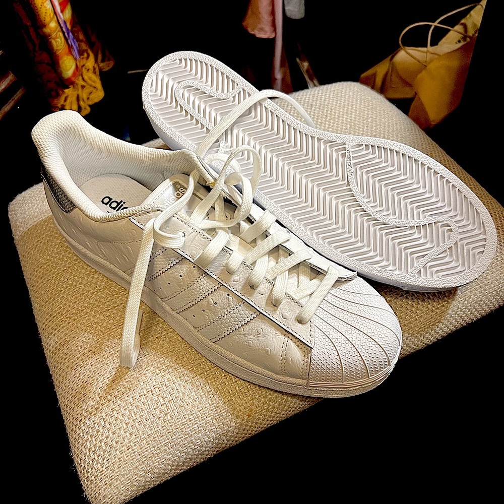 Adidas three stripe! Brand new and never worn Men’s size 9.5 US Adidas